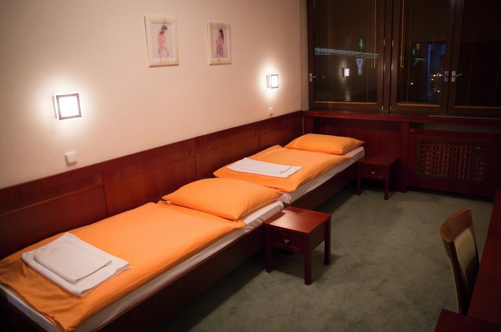 博特酒店 Považská Bystrica 外观 照片