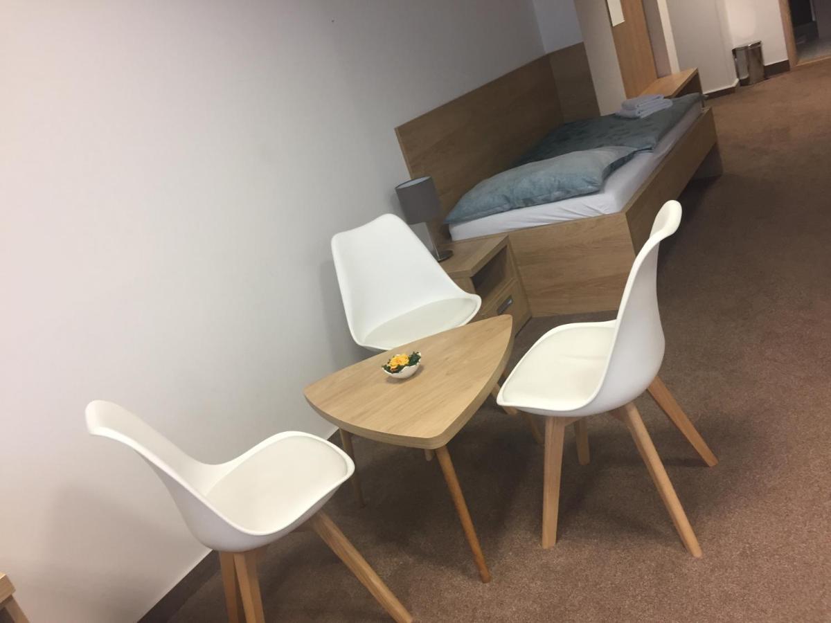 博特酒店 Považská Bystrica 外观 照片